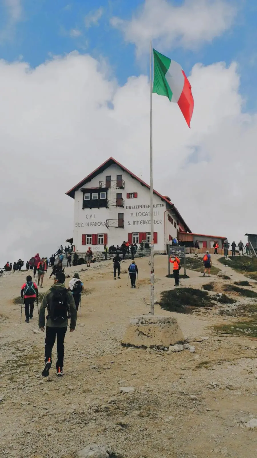 Llegando al refugio Locatelli