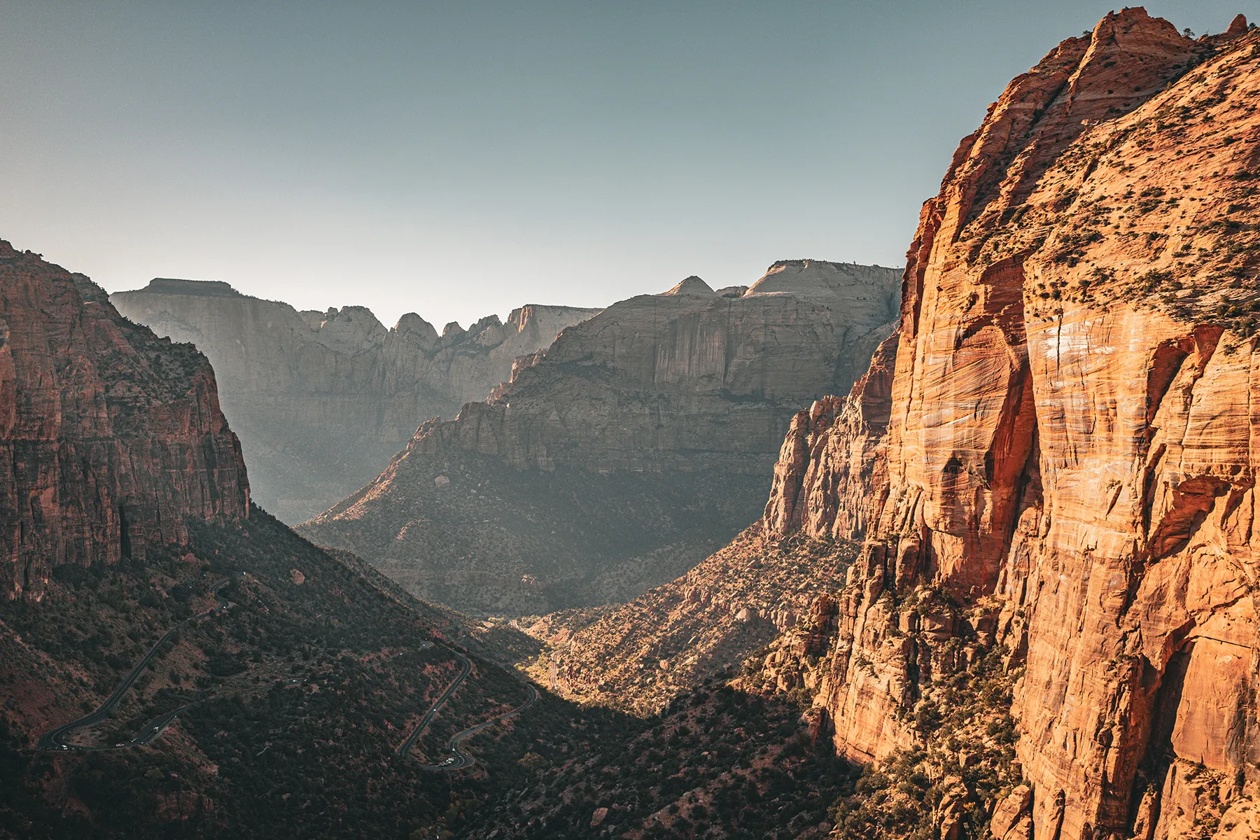 Vista desde el Canyon Overlook, en Zion