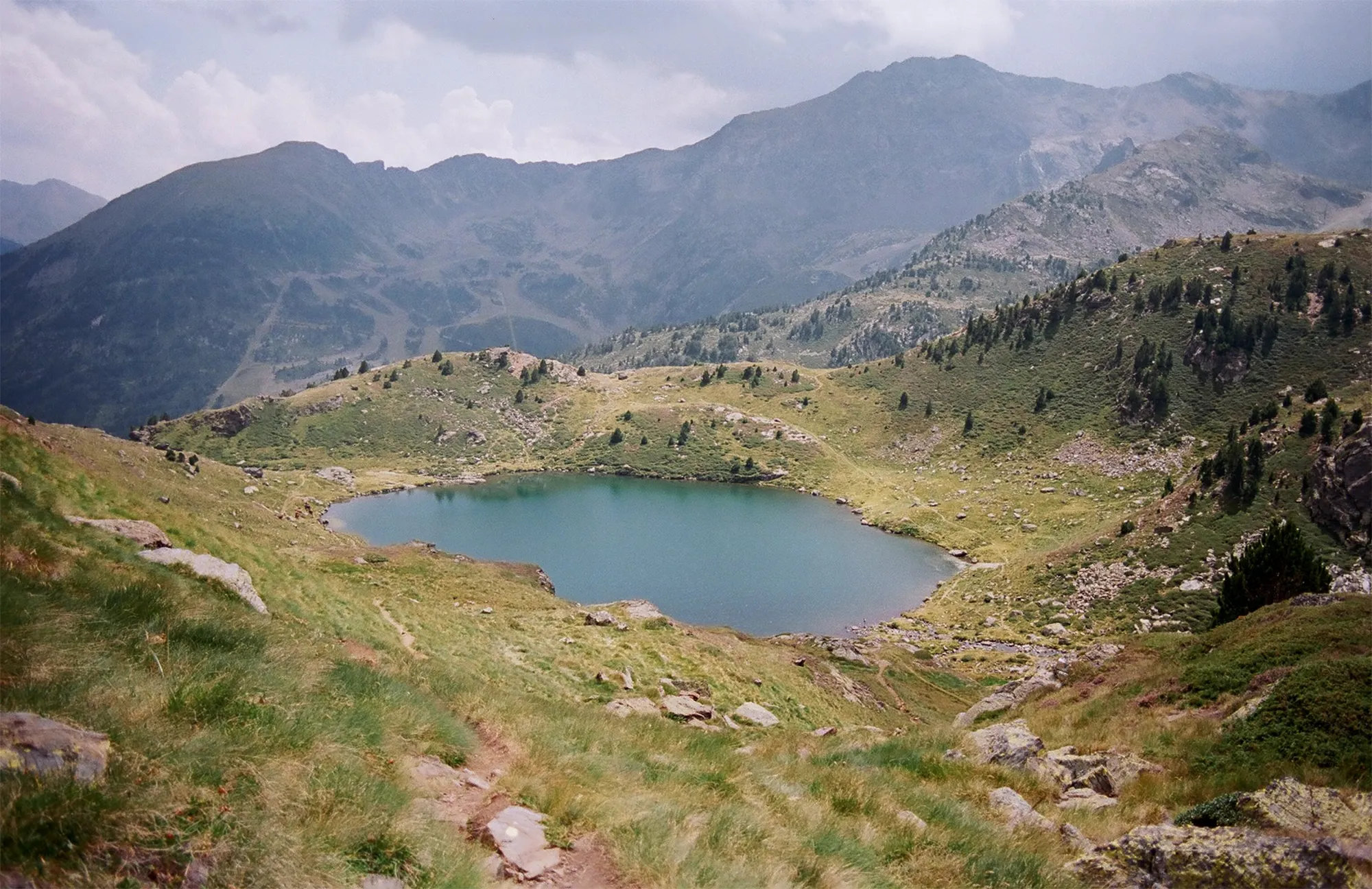 Imagen del Estany Primer de Tristaina.